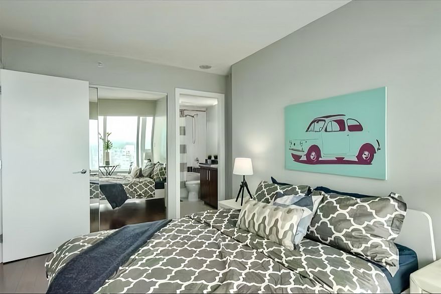 2901 688 Abbott Street