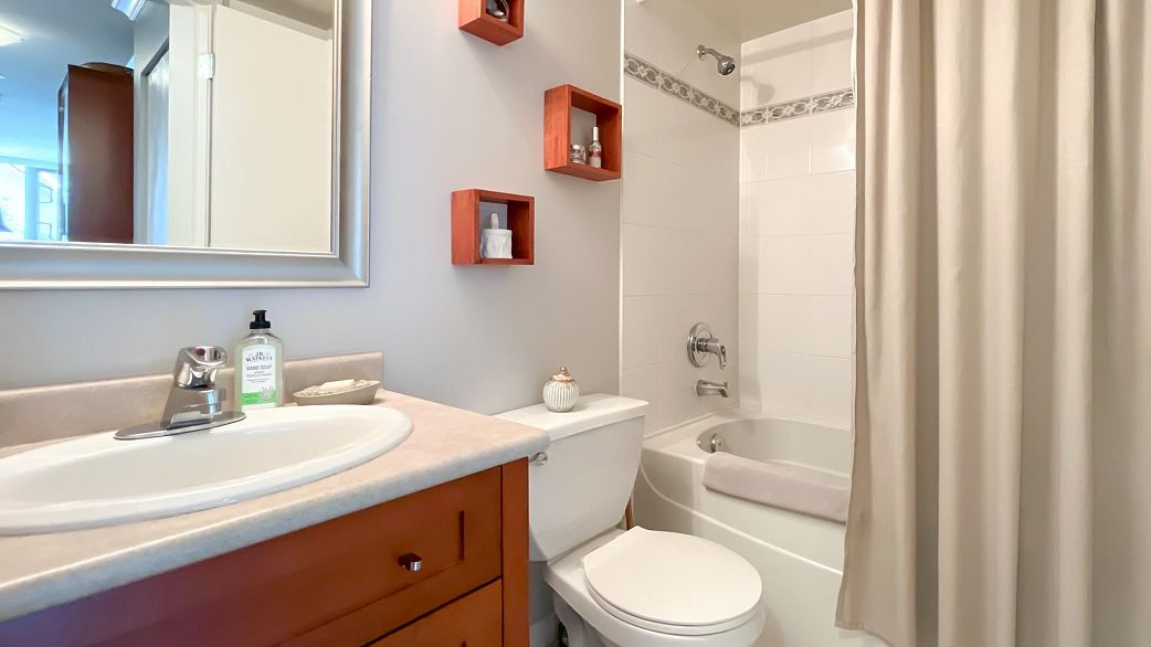 206 2733 Chandlery Place