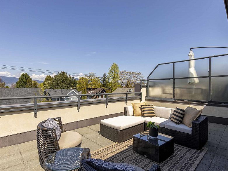 215 1961 Collingwood Street