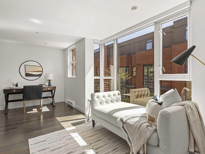 215 1961 Collingwood Street