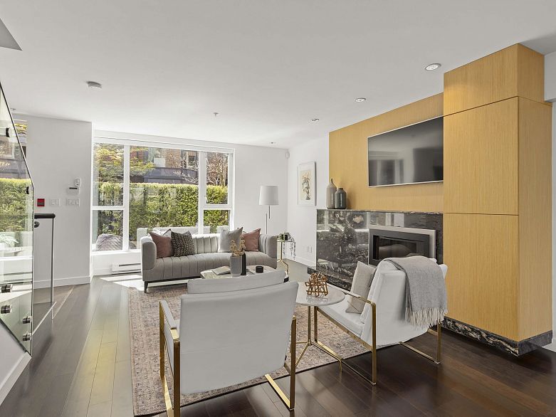 215 1961 Collingwood Street