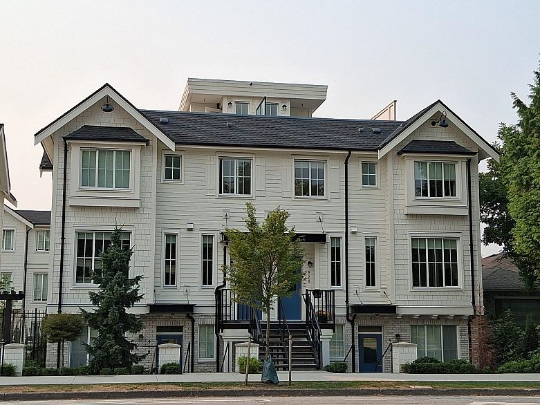 922 W 49th Avenue