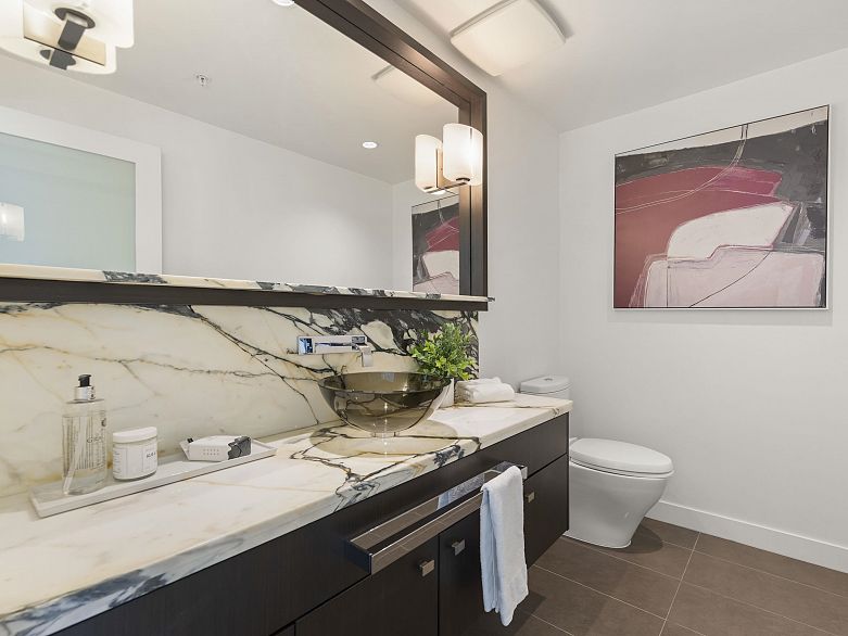 215 1961 Collingwood Street