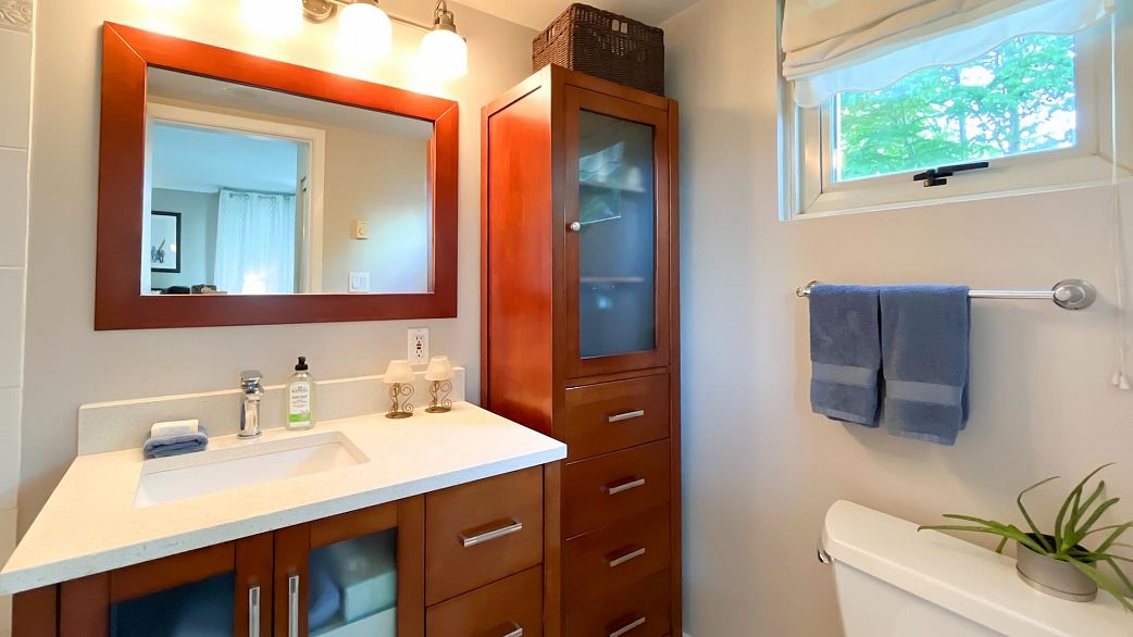 206 2733 Chandlery Place