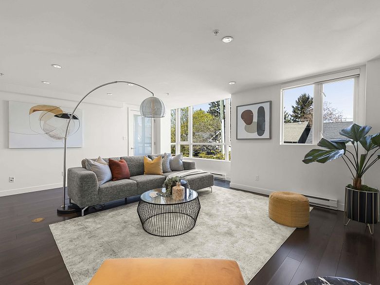 215 1961 Collingwood Street