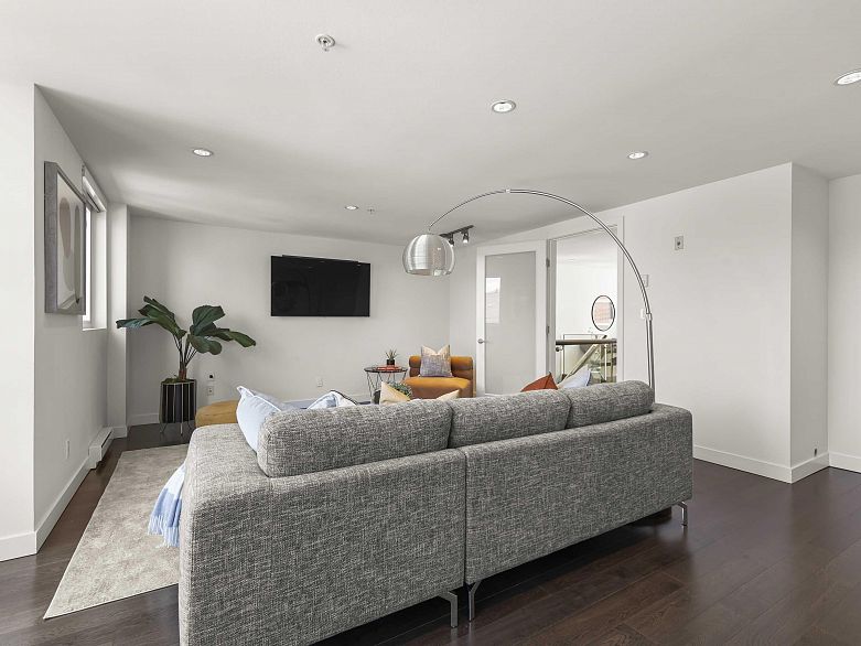 215 1961 Collingwood Street