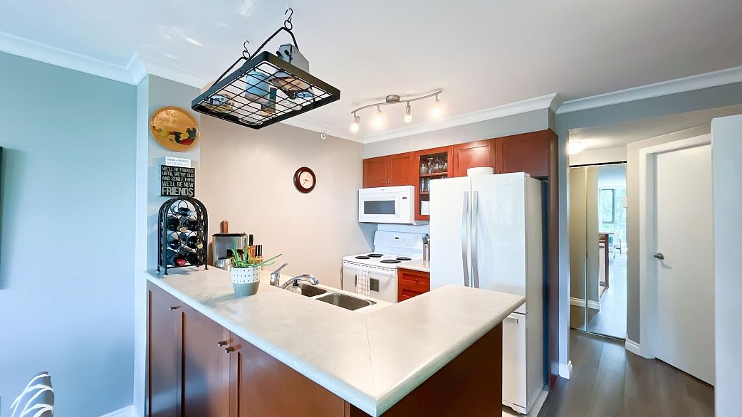 206 2733 Chandlery Place