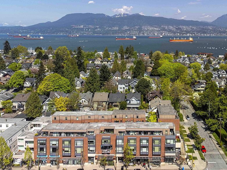 215 1961 Collingwood Street