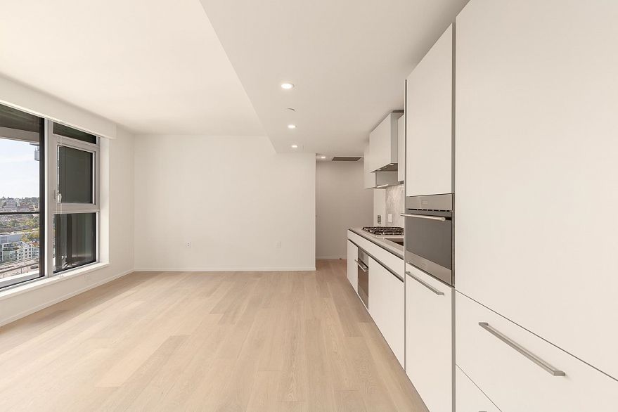 1701 889 Pacific Street