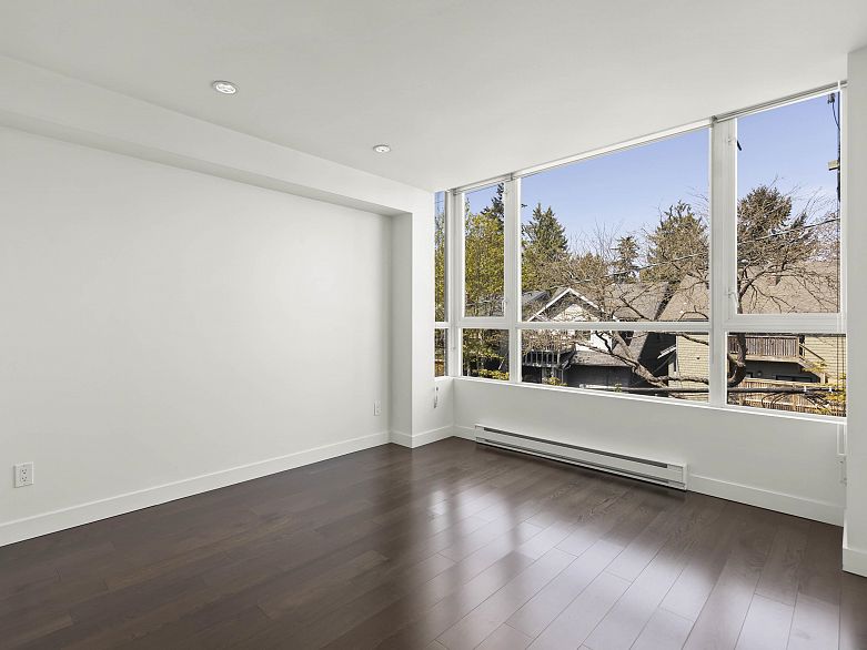 215 1961 Collingwood Street