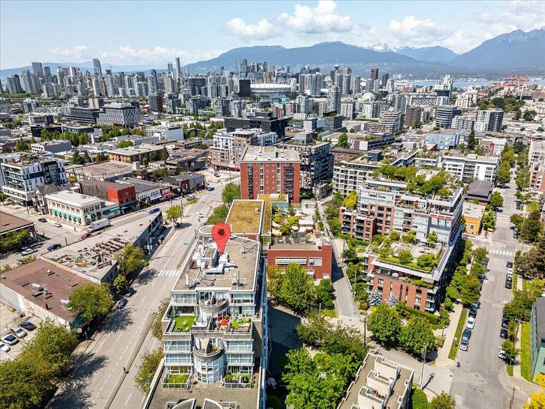 704 288 E 8th Avenue