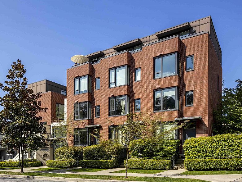 215 1961 Collingwood Street