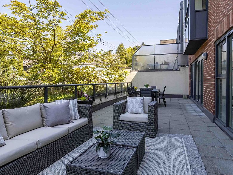 215 1961 Collingwood Street