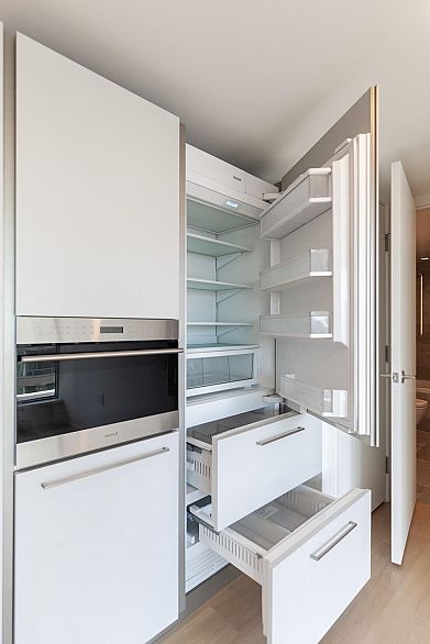 1701 889 Pacific Street