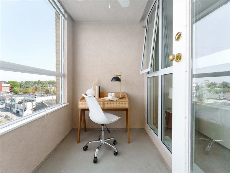 704 288 E 8th Avenue