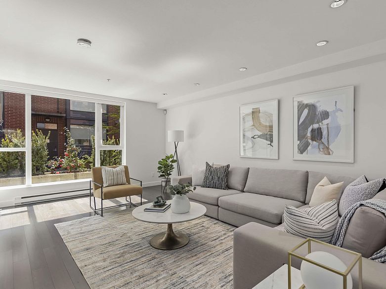 215 1961 Collingwood Street