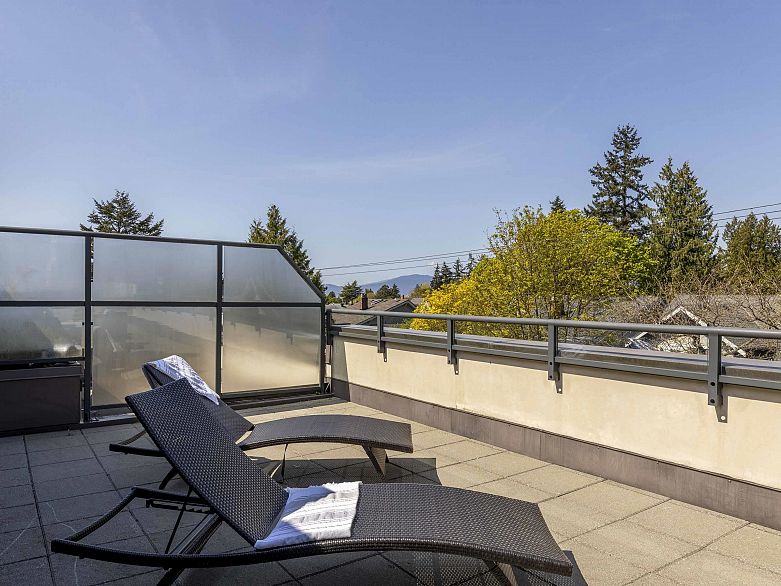 215 1961 Collingwood Street