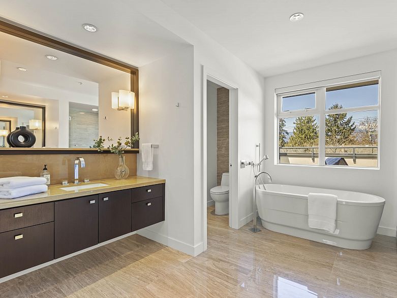 215 1961 Collingwood Street