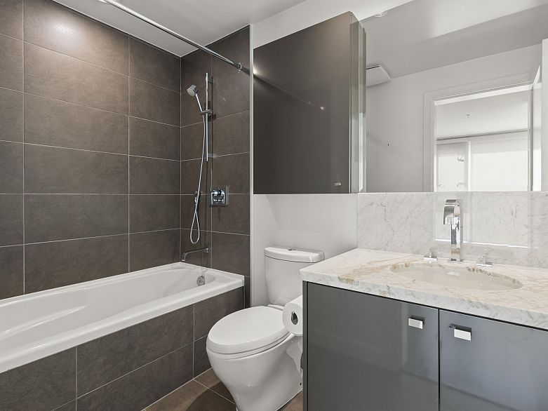 215 1961 Collingwood Street