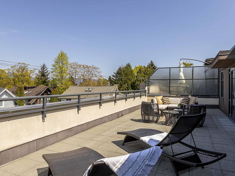 215 1961 Collingwood Street