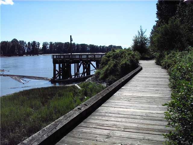 206 2733 Chandlery Place