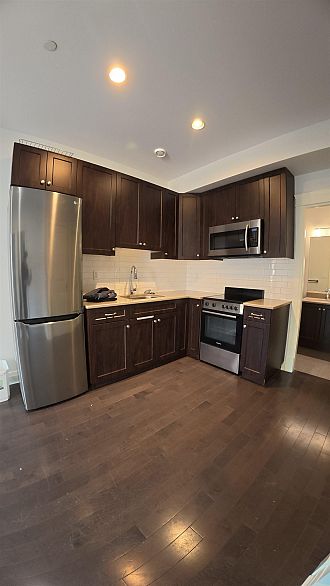 2826 W15TH AVE, Vancouver BC V6K 2Z9