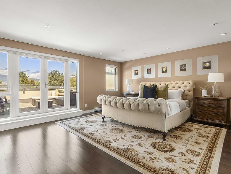 215 1961 Collingwood Street