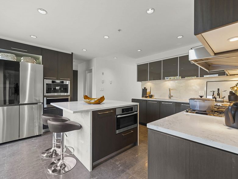 215 1961 Collingwood Street