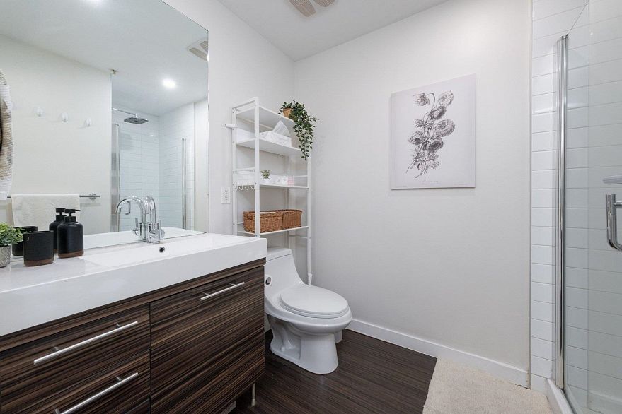 406 370 Carrall Street