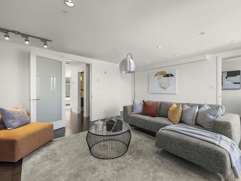 215 1961 Collingwood Street