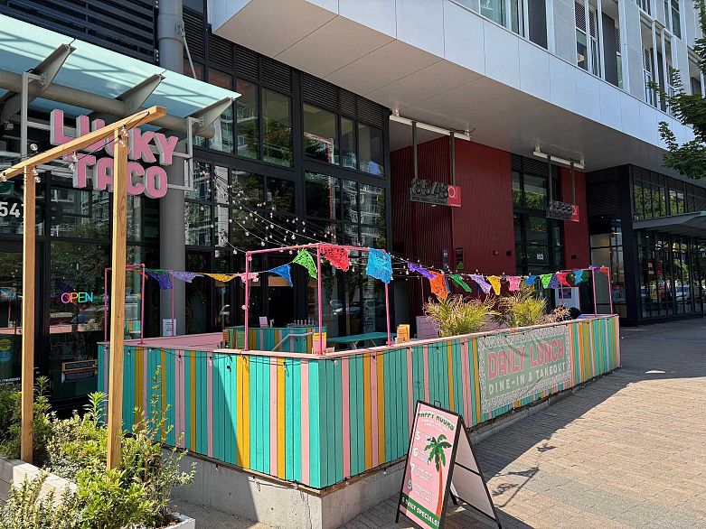 206 2733 Chandlery Place