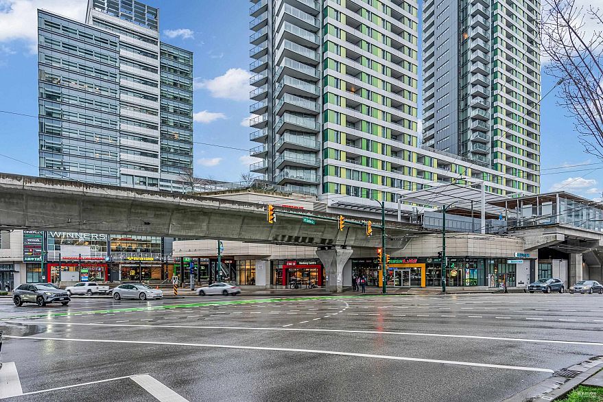 1605 8189 Cambie Street