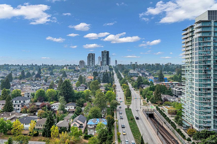 1605 8189 Cambie Street