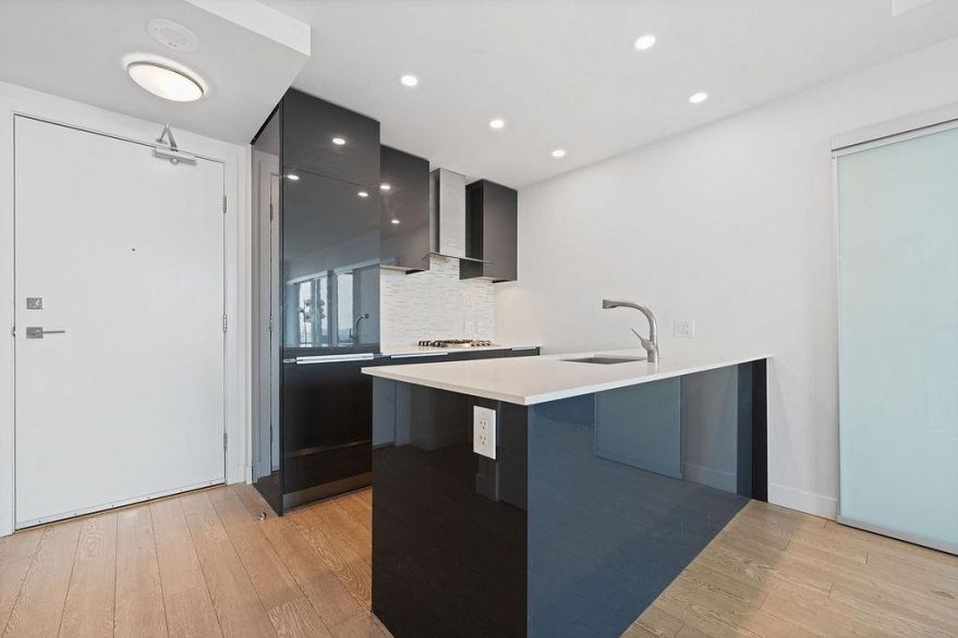 2904 1283 Howe Street