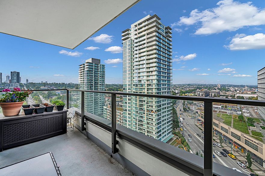 1605 8189 Cambie Street