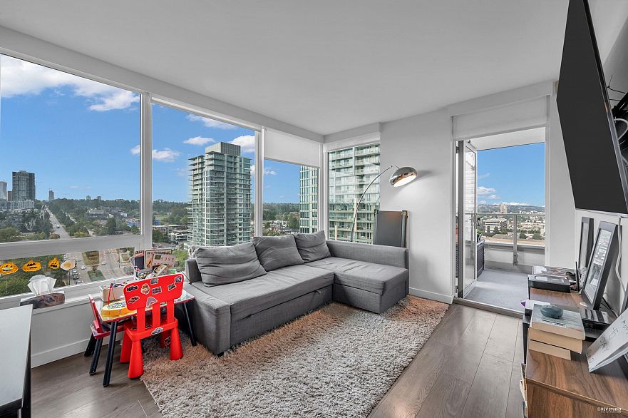 1605 8189 Cambie Street