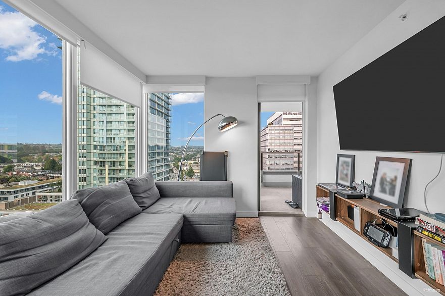 1605 8189 Cambie Street