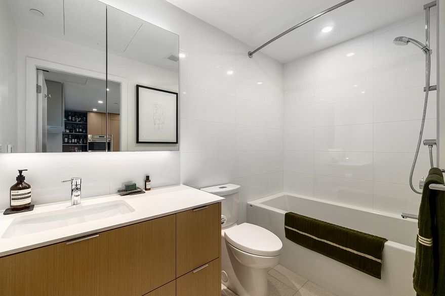 706 210 E 5th Avenue