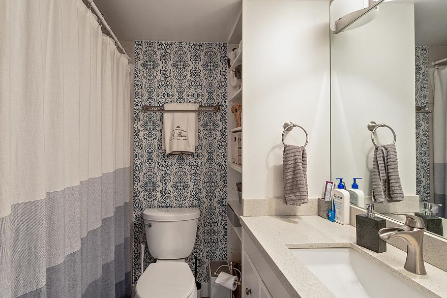 101 1352 W 10th Avenue