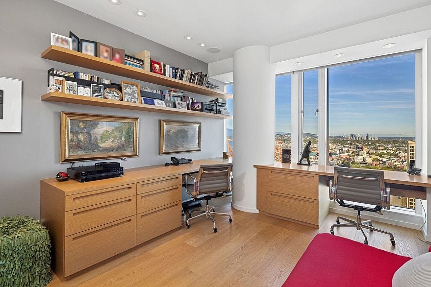 4501 1011 W Cordova Street