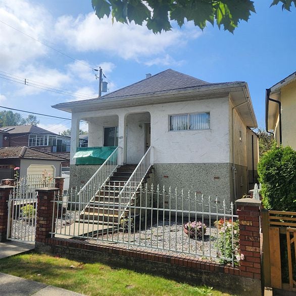 4873 James Street