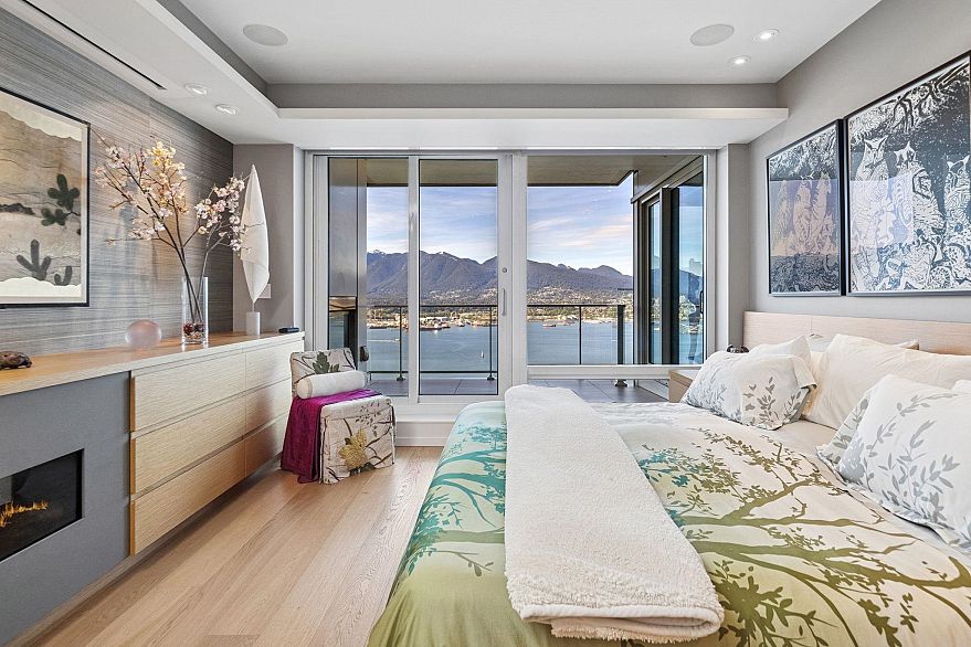 4501 1011 W Cordova Street