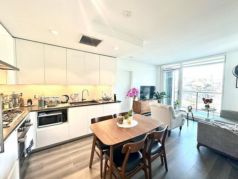 416 8181 Chester Street