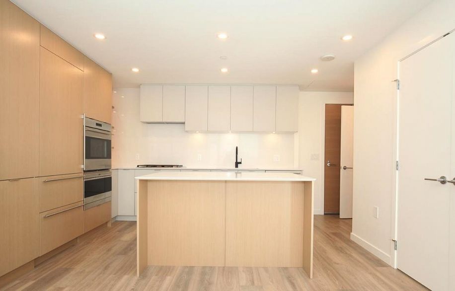 706 210 E 5th Avenue