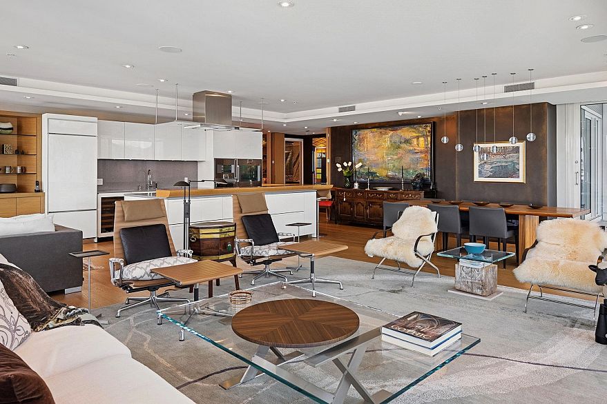 4501 1011 W Cordova Street