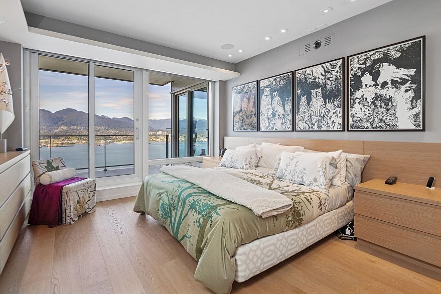 4501 1011 W Cordova Street