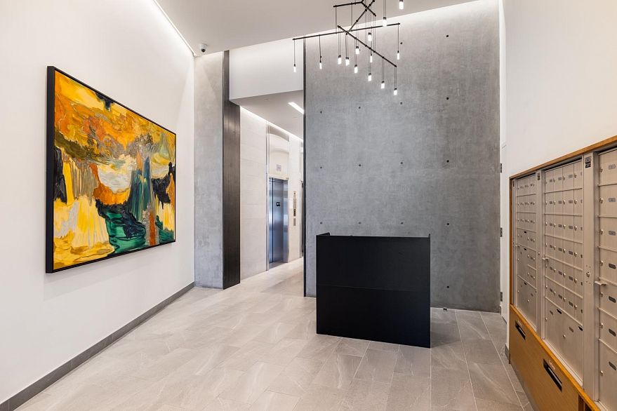 706 210 E 5th Avenue