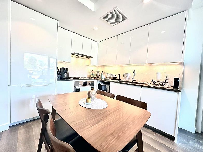 416 8181 Chester Street