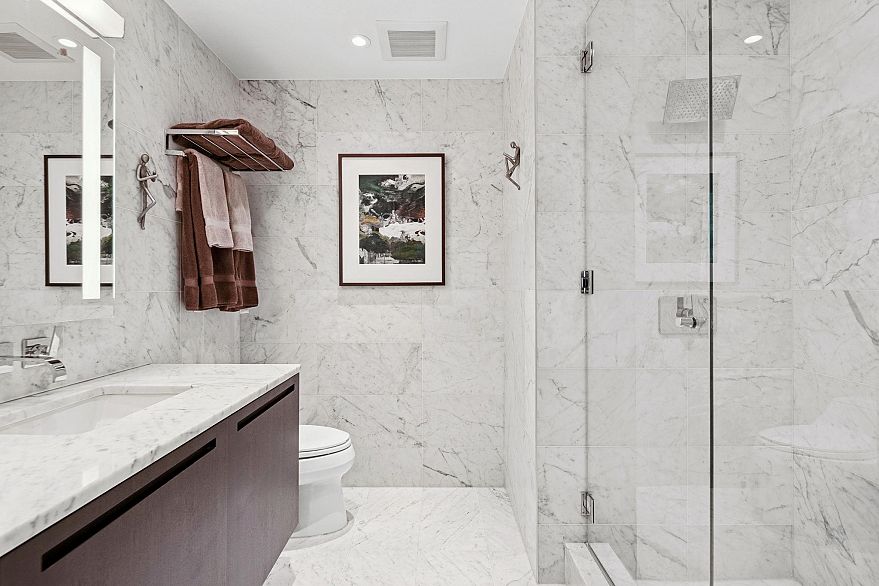 4501 1011 W Cordova Street