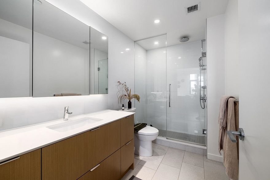 706 210 E 5th Avenue